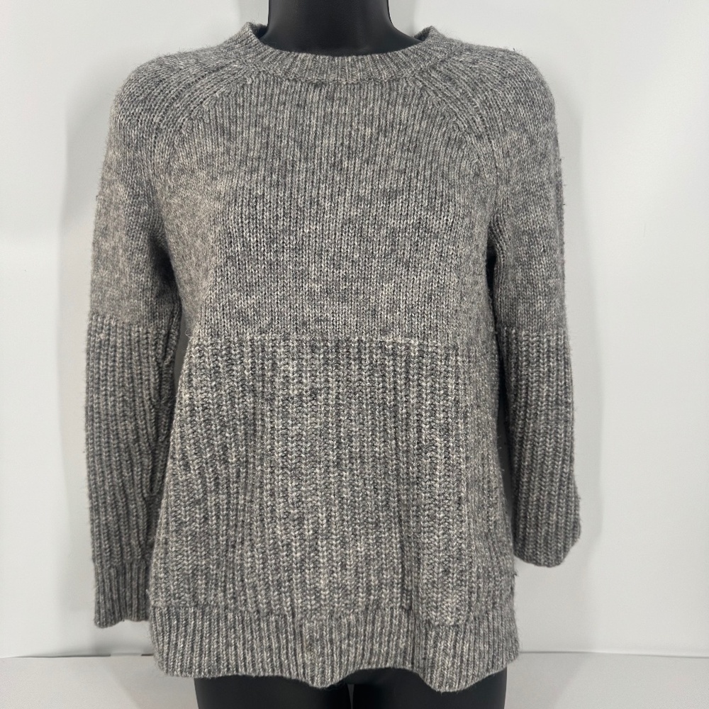 Banana Republic Women’s Pullover Knit Sweater – Italian Yarn – XS Gray